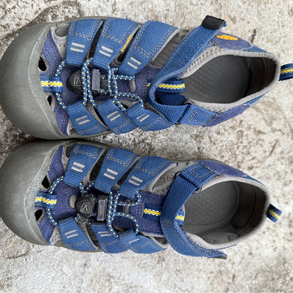 Keens Newport Kids size 2 Blue and Gray Outdoor Sandals